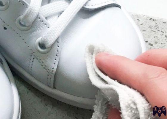¿Cómo limpiar las suelas de los zapatos blancos?