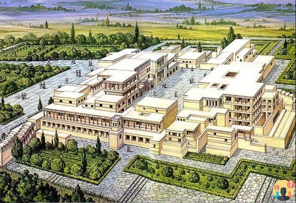 ¿Cuál es la principal diferencia entre los palacios micénicos y minoicos?