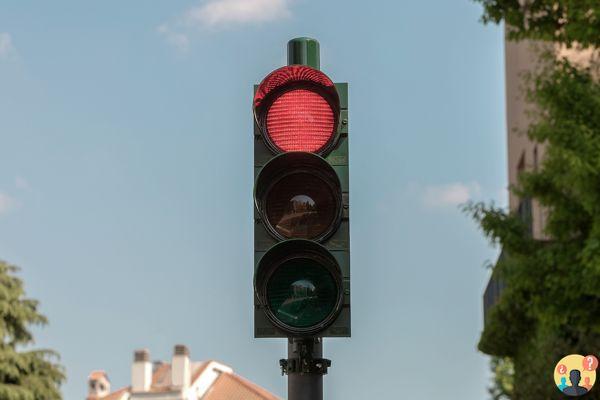 ¿Quién cruza con el semáforo en rojo?