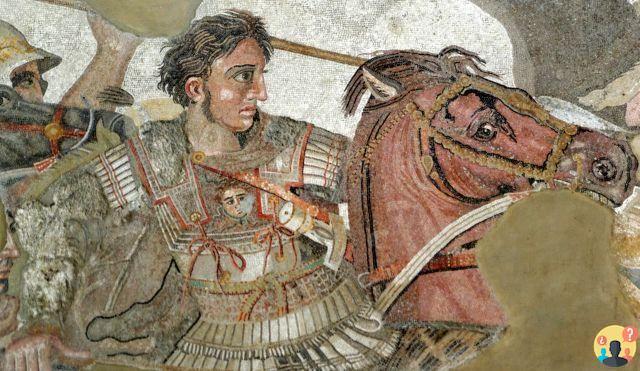 ¿Qué edad tenía Alejandro Magno cuando murió?