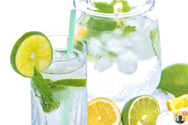 ¿Alguien con gastritis puede beber agua de limón?