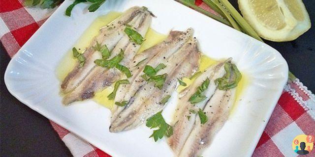 ¿Cuántas calorías hay en 100 gramos de anchoas marinadas?