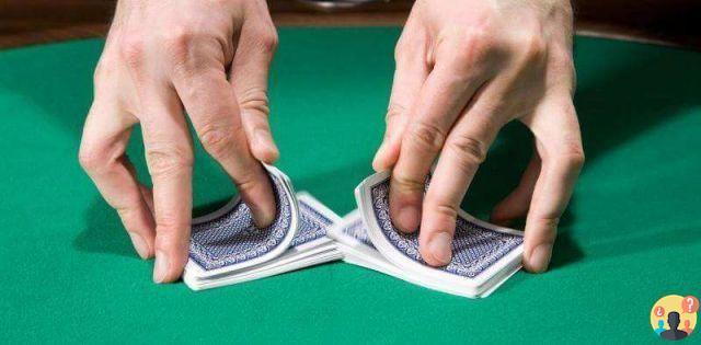 ¿Cómo se reparten las cartas en el póquer?