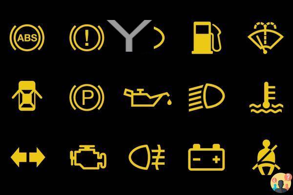 ¿Qué luces se encienden en el coche?