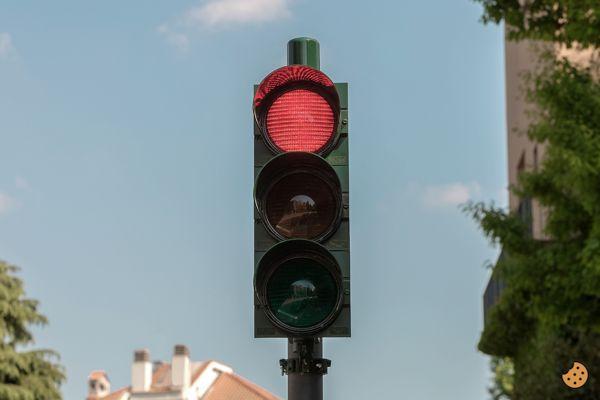 ¿Qué pasa si te pasas el semáforo en rojo?