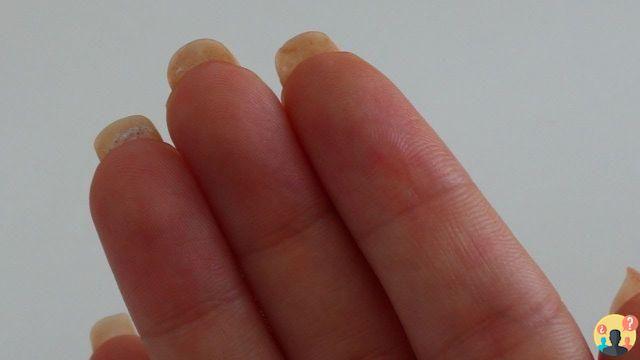 ¿Cómo limpiar debajo de las uñas reconstruidas?
