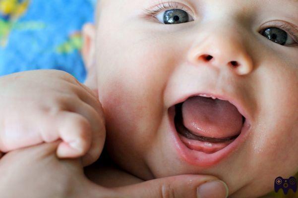 ¿Cuándo le salen los dientes al bebé?
