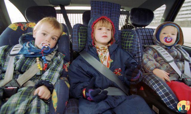 ¿Cuándo pueden los niños sentarse en la parte delantera del coche?