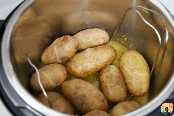 Patatas hervidas en una olla a presión ¿cuánta agua?