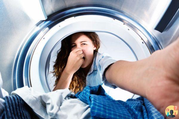 ¿Por qué la ropa secada en la secadora huele mal?