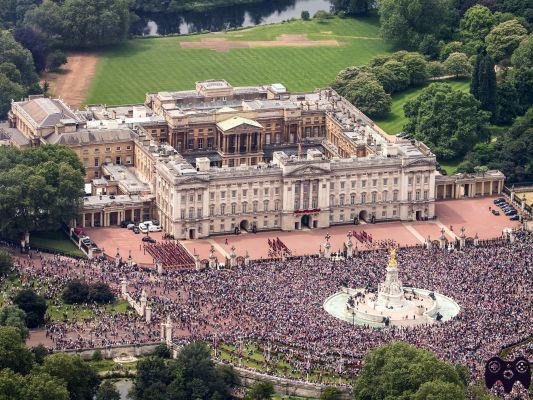 ¿Quién vive en el palacio de Buckingham?