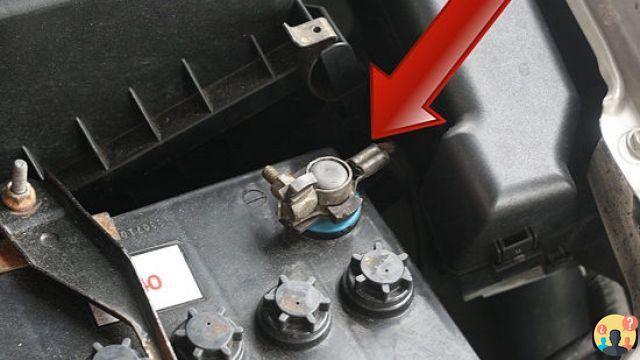 ¿Cómo conectar y desconectar la batería del coche?