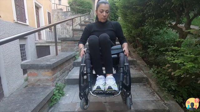 ¿Cómo bajar las escaleras con la silla de ruedas?