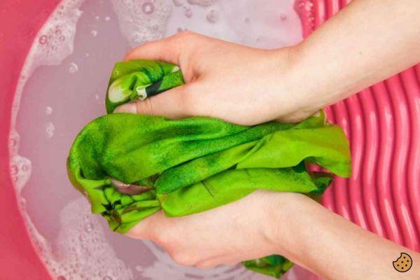 ¿Cómo lavar a mano una prenda delicada?