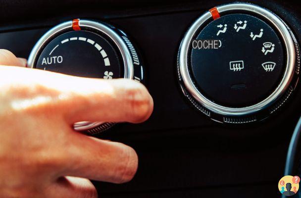 ¿Cuál es el propósito de la recirculación de aire en el automóvil?
