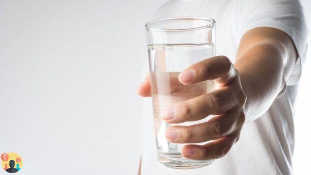 ¿Qué agua beber para desintoxicar el hígado?