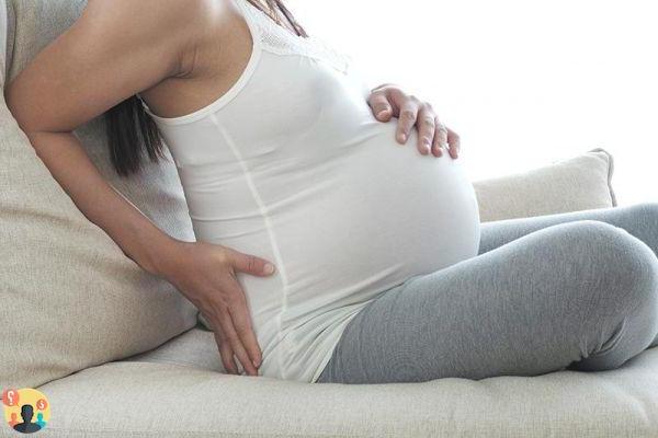 ¿Es peligroso esforzarse para defecar durante el embarazo?
