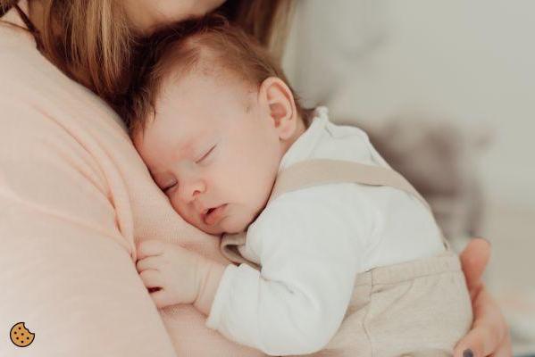 ¿Cómo poner a dormir a un bebé sin pechos?