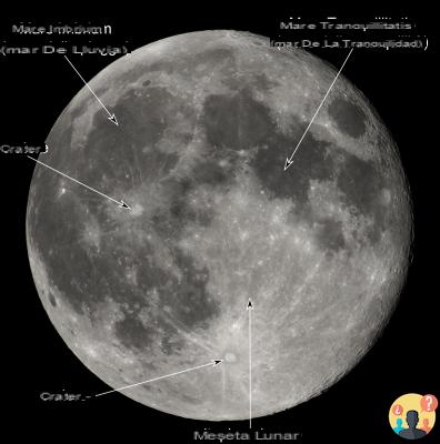 ¿Cuáles son las principales características de la superficie lunar?